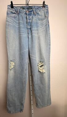 Wild Fable High Rise Curvy Straight Distressed Jeans Women’s Size 10 Light Wash